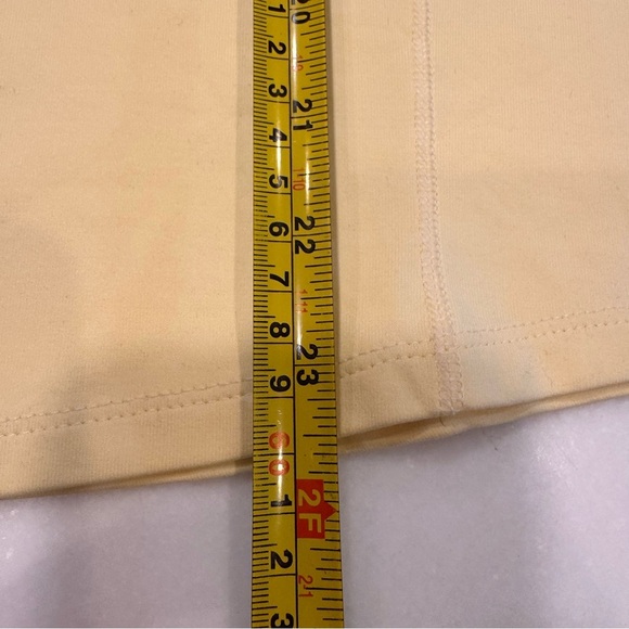 Ariat T Shirt Womens Sz L  Yellow Short Sleeve Performance Tee Crew-Neck Top - Picture 6 of 8